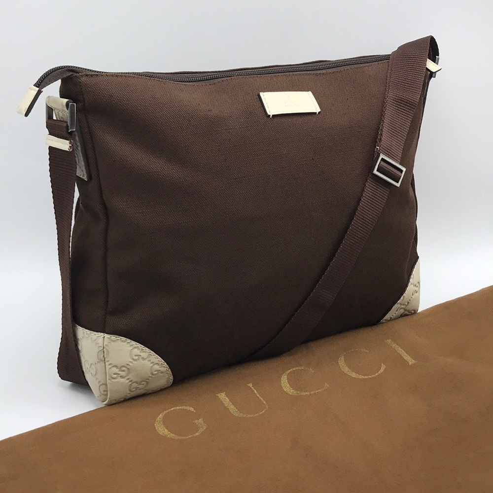 Gucci Canvas & Leather Messenger Crossbody Bag❤️❤️